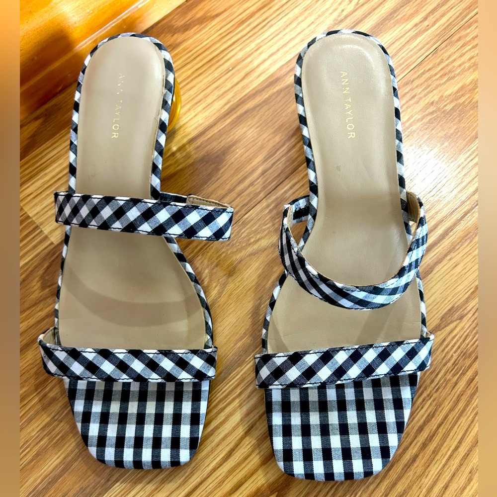 Ann Taylor round ball heel slides